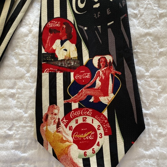 Coca Cola trade mark tie - Picture 2 of 8